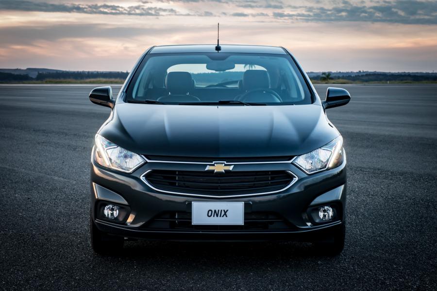  Chevrolet Onix 2016 года  (фото 2 из 30)